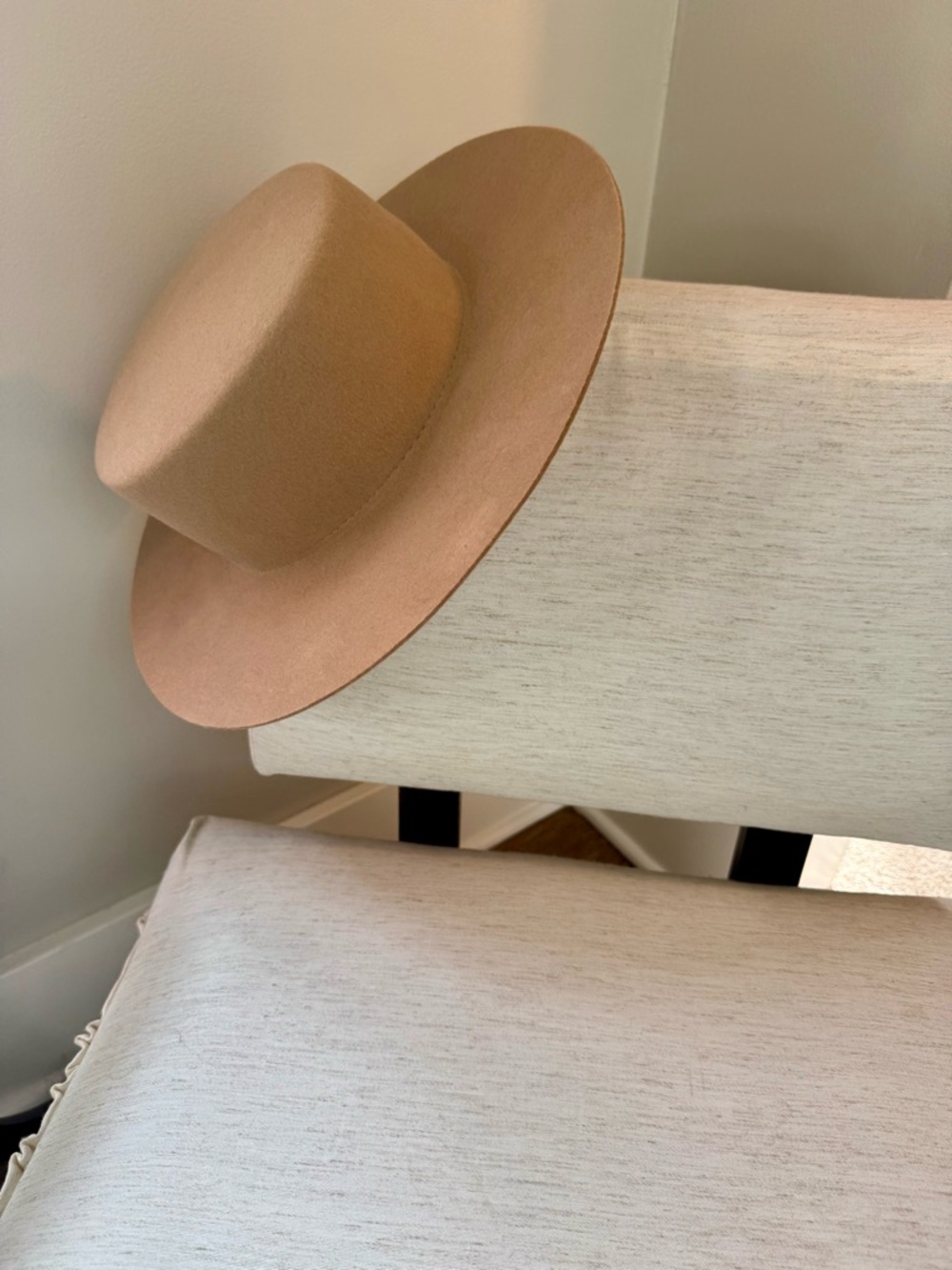 Gigi Pip-Dahlia Boater Hat in Camel